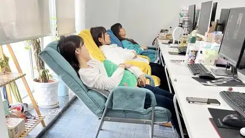 取消午休4点下班你同意吗热搜配图